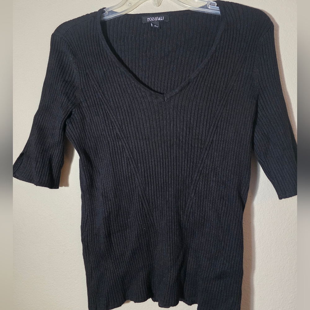 Roz & Ali Ribbed V-Neck Knit Sweater Top